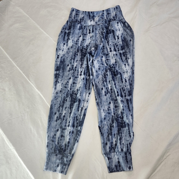 Old Navy Active Size Medium Powersoft Women's Blue Tie-Dye Joggers/legging - Picture 3 of 8